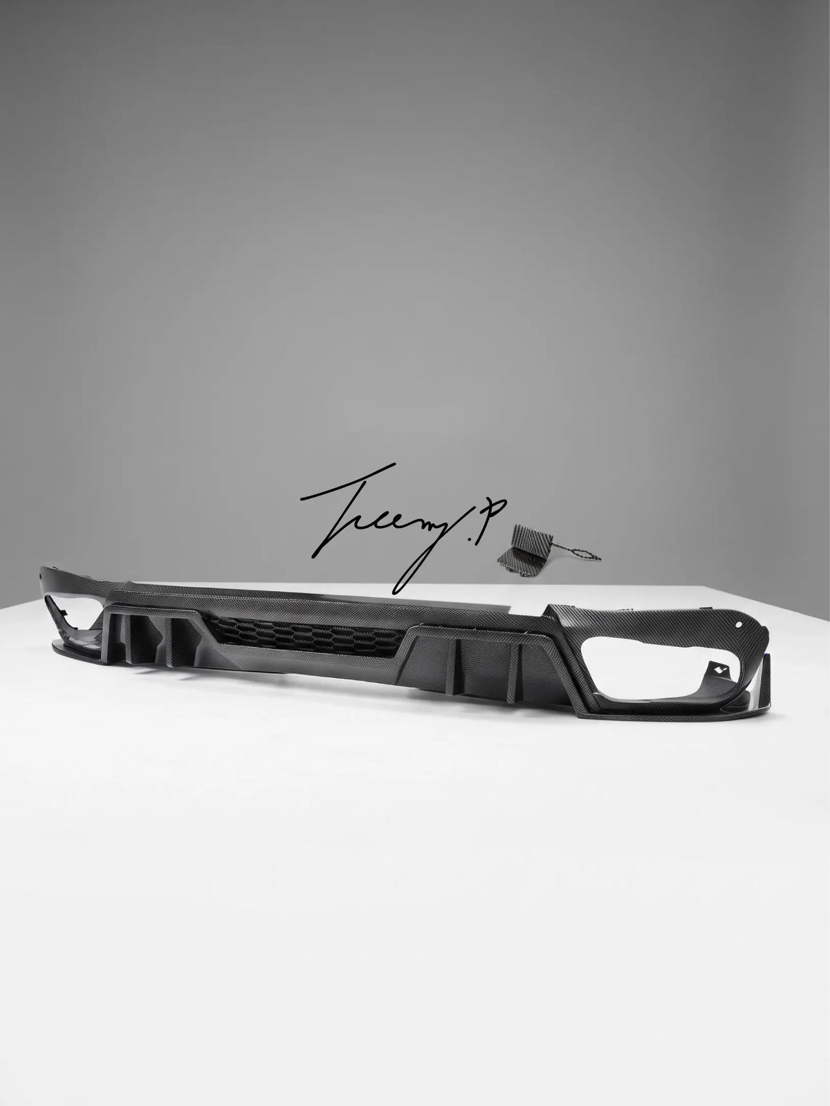 BMW X5 G05 M Sport 2019-2024 carbon look rear bumper diffuser, competitive style aerodynamic upgrade with dual exhaust outlets
