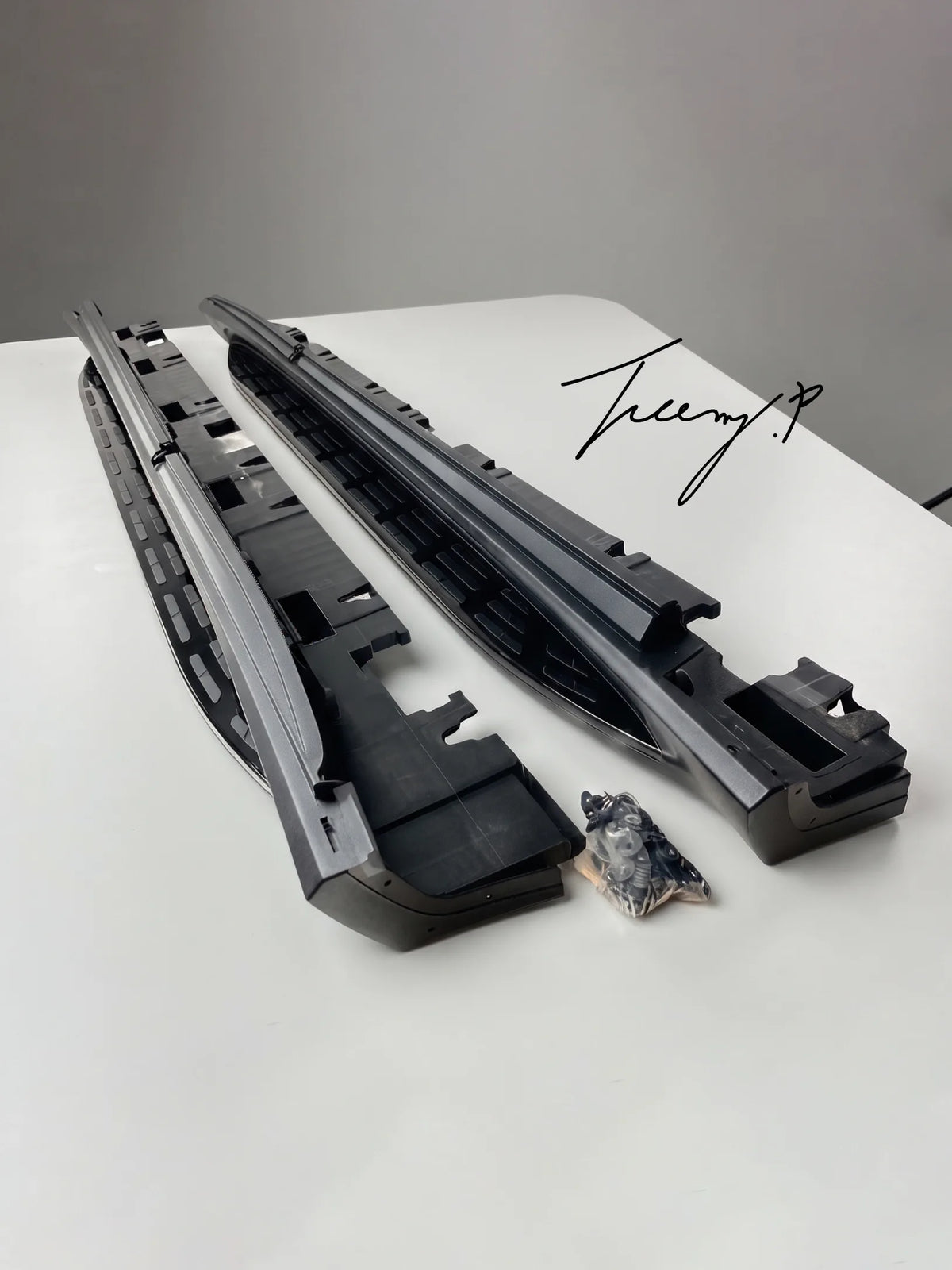 Mercedes-Benz GLE W167 AMG Line 2019-2024 OE style all-black side steps running boards pair with anti-slip rubber pads