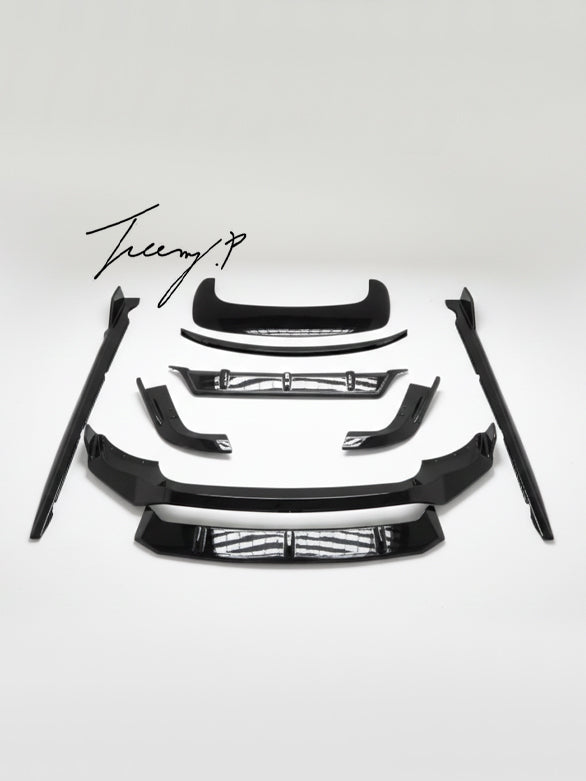 Aero body kit with front splitter rear diffuser and skirts for BMW X5 G05 2019 to 2023
